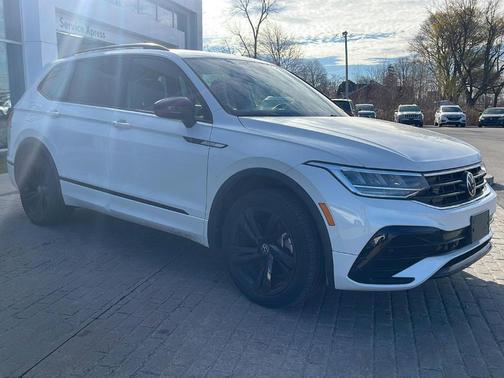2023 Volkswagen Tiguan 2.0T SE R-Line Black