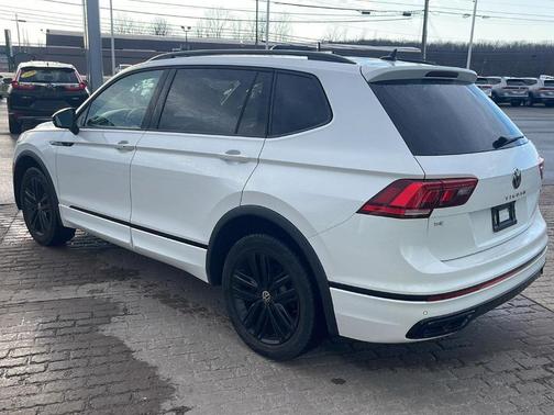 2022 Volkswagen Tiguan 2.0T SE R-Line Black