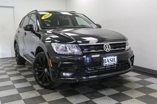 Deep Black Pearl Effect 2020 Volkswagen Tiguan 2.0T SE R-Line Black