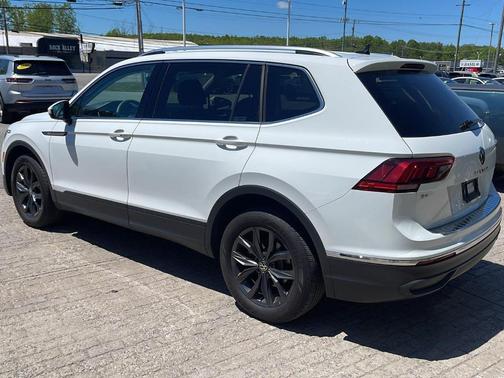 Pure White 2022 Volkswagen Tiguan 2.0T SE