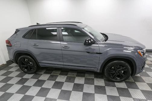 2026 Volkswagen Atlas Cross Sport 2.0T SEL R-Line Black