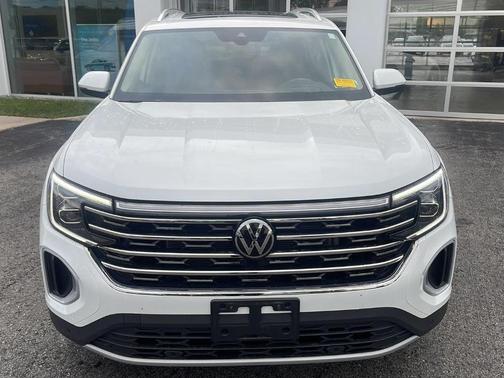Opal White Pearl Effect 2024 Volkswagen Atlas 2.0T SEL