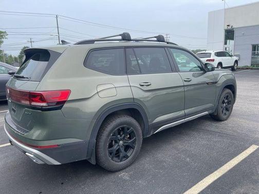 2024 Volkswagen Atlas 2.0T Peak Edition SE w/Technology