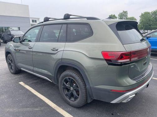 2024 Volkswagen Atlas 2.0T Peak Edition SE w/Technology