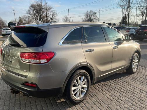 Titanium Silver 2018 Kia Sorento LX