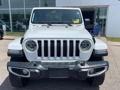 Bright White Clearcoat 2022 Jeep Wrangler Unlimited Sahara