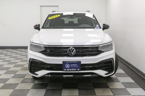 Opal White Pearl Effect 2024 Volkswagen Tiguan 2.0T SE R-Line Black