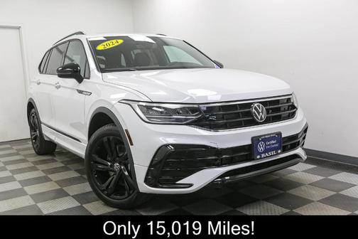 Opal White Pearl Effect 2024 Volkswagen Tiguan 2.0T SE R-Line Black