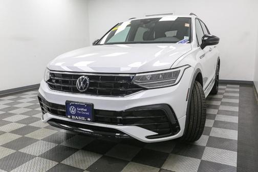 Opal White Pearl Effect 2024 Volkswagen Tiguan 2.0T SE R-Line Black