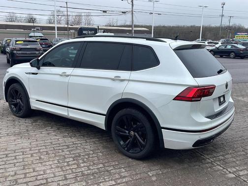 2024 Volkswagen Tiguan 2.0T SE R-Line Black