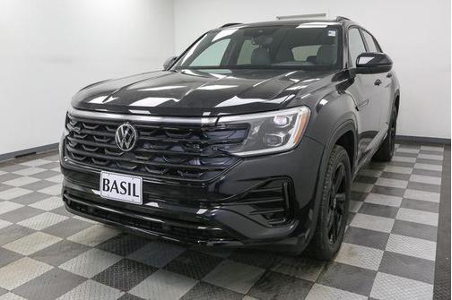 2025 Volkswagen Atlas Cross Sport 2.0T SEL R-Line Black