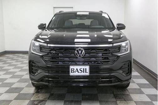 2025 Volkswagen Atlas Cross Sport 2.0T SEL R-Line Black