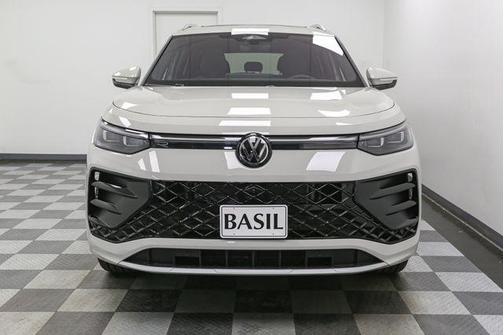 2025 Volkswagen Tiguan 2.0T SEL R-Line