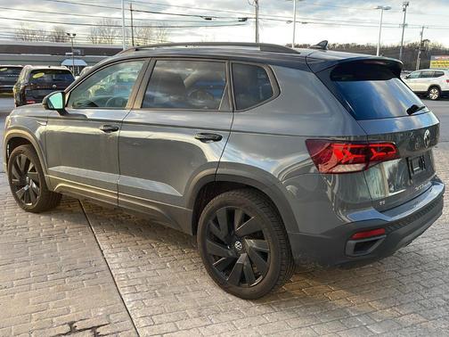 2024 Volkswagen Taos 1.5T SE Black