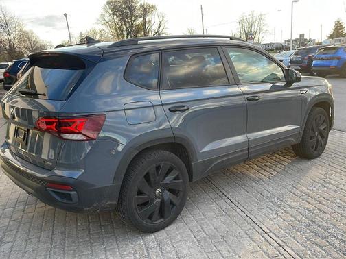 2024 Volkswagen Taos 1.5T SE Black