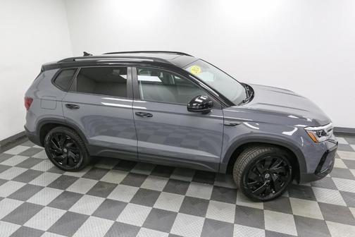 2024 Volkswagen Taos 1.5T SE Black