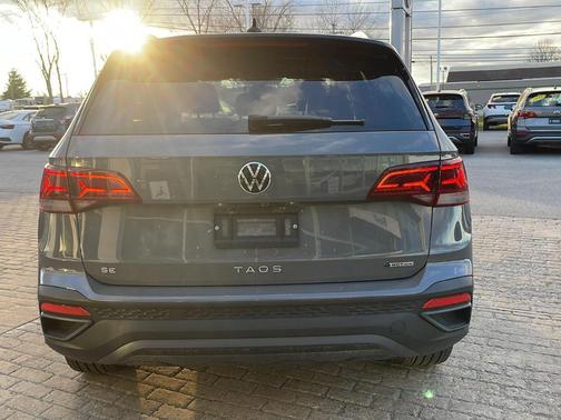 2024 Volkswagen Taos 1.5T SE Black