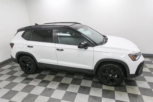 2025 Volkswagen Taos 1.5T SE Black