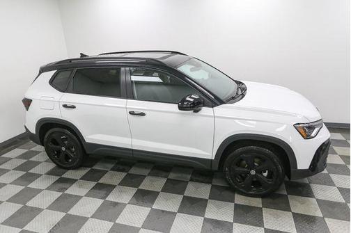 2025 Volkswagen Taos 1.5T SE Black