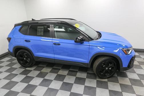 2025 Volkswagen Taos 1.5T SE Black