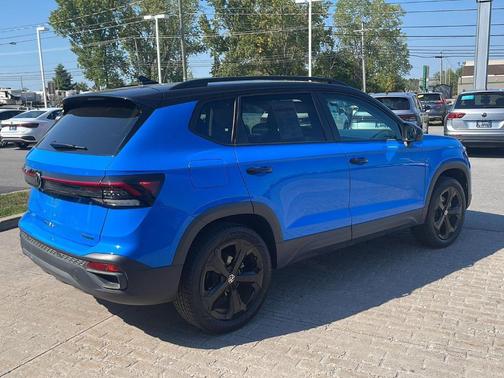 2025 Volkswagen Taos 1.5T SE Black