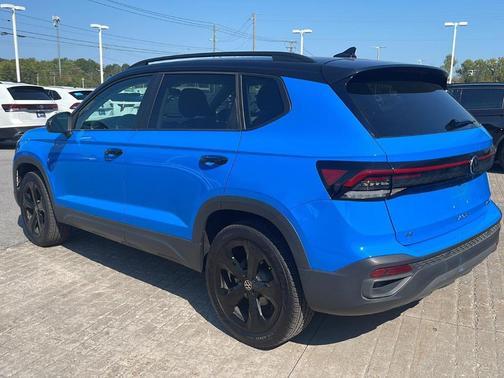 2025 Volkswagen Taos 1.5T SE Black