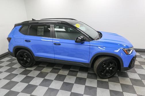 2025 Volkswagen Taos 1.5T SE Black