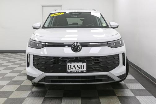 2025 Volkswagen Tiguan 2.0T SE