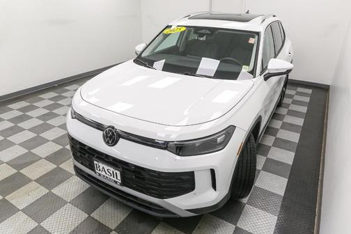 2025 Volkswagen Tiguan 2.0T SE