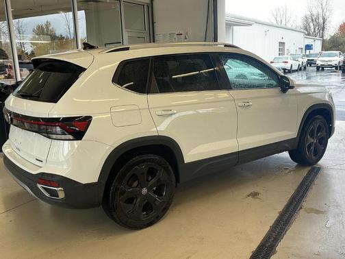 2025 Volkswagen Taos 1.5T SEL