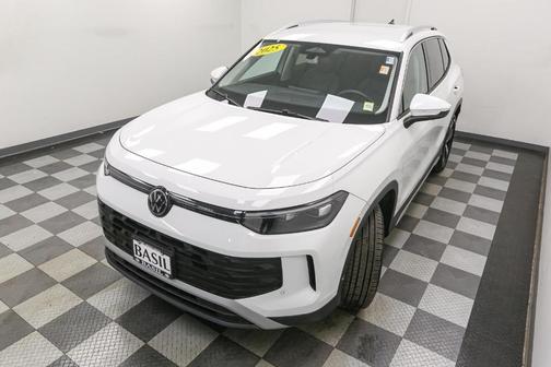 2025 Volkswagen Tiguan 2.0T SE