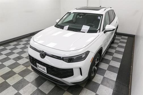 Pure White 2026 Volkswagen Tiguan 2.0T SE