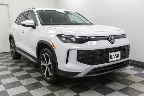 Pure White 2026 Volkswagen Tiguan 2.0T SE
