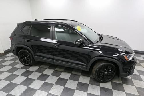 2025 Volkswagen Taos 1.5T SE Black