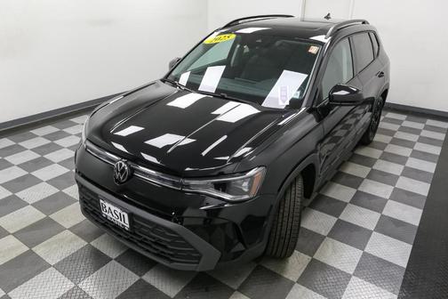 2025 Volkswagen Taos 1.5T SE Black