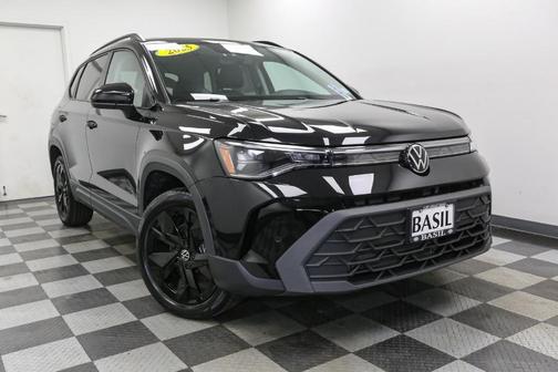 2025 Volkswagen Taos 1.5T SE Black