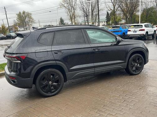 2025 Volkswagen Taos 1.5T SE Black