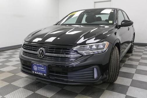 Deep Black Pearl Effect 2023 Volkswagen Jetta 1.5T Sport