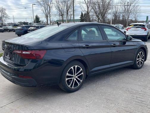 Deep Black Pearl Effect 2023 Volkswagen Jetta 1.5T Sport