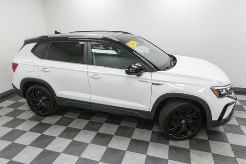 2024 Volkswagen Taos 1.5T SE