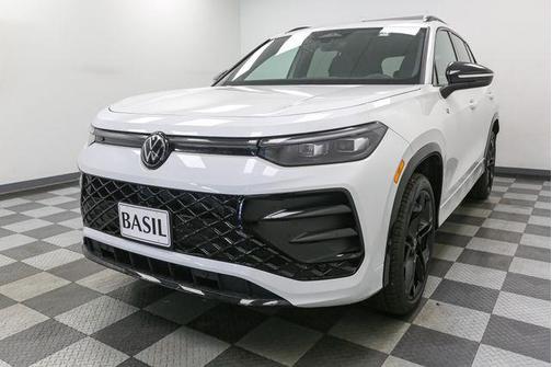 2025 Volkswagen Tiguan 2.0T SE R-Line Black