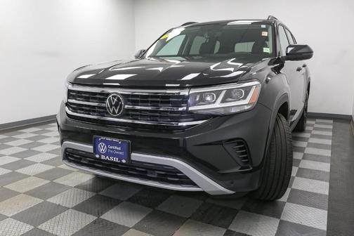 Deep Black Pearl Effect 2023 Volkswagen Atlas 3.6L SE w/Technology