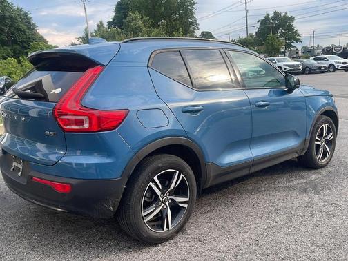 Fjord Blue Metallic 2024 Volvo XC40 CORE THEME