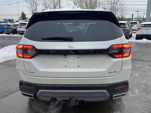 2023 Honda Pilot Elite