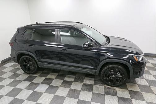 2025 Volkswagen Taos 1.5T SE Black