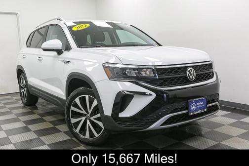 Pure White 2023 Volkswagen Taos 1.5T SE