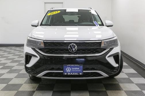 Pure White 2023 Volkswagen Taos 1.5T SE
