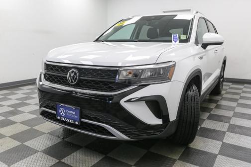 Pure White 2023 Volkswagen Taos 1.5T SE