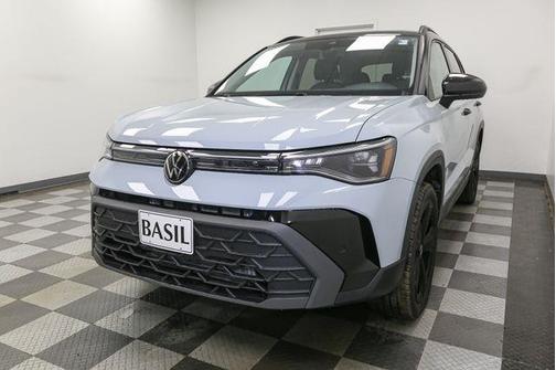 2025 Volkswagen Taos 1.5T SE Black