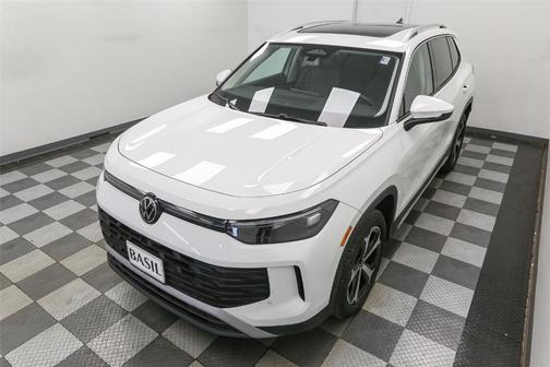 Pure White 2026 Volkswagen Tiguan 2.0T SE
